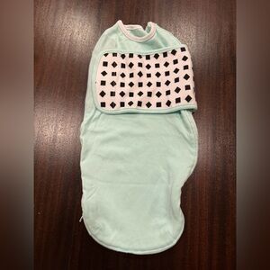 Nanit 0/3 month Mint Green Baby Swaddle with Geometric Pattern sleep sack